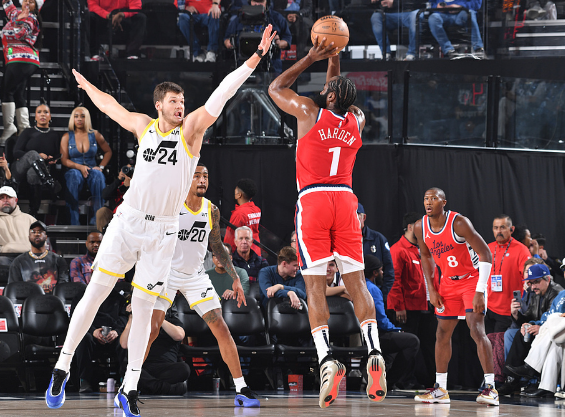 湖人逆转76人，哈登点燃赛场