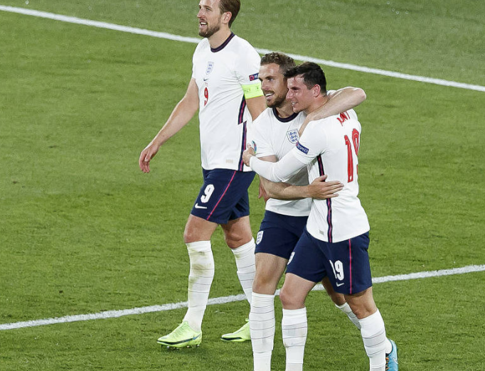 英格兰碾压丹麦，萨内刷新纪录