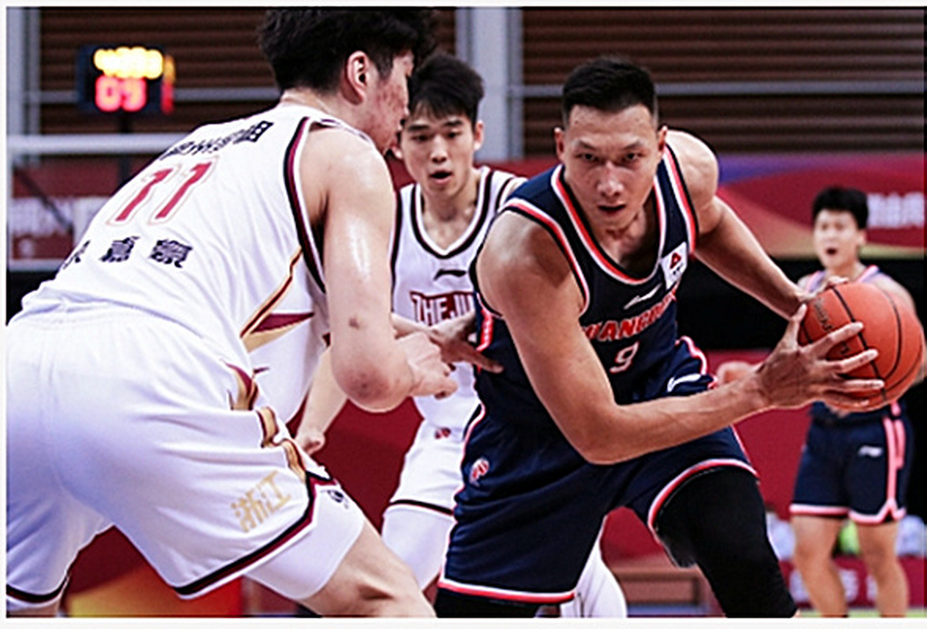 广东队力克上海队，易建联统治全场