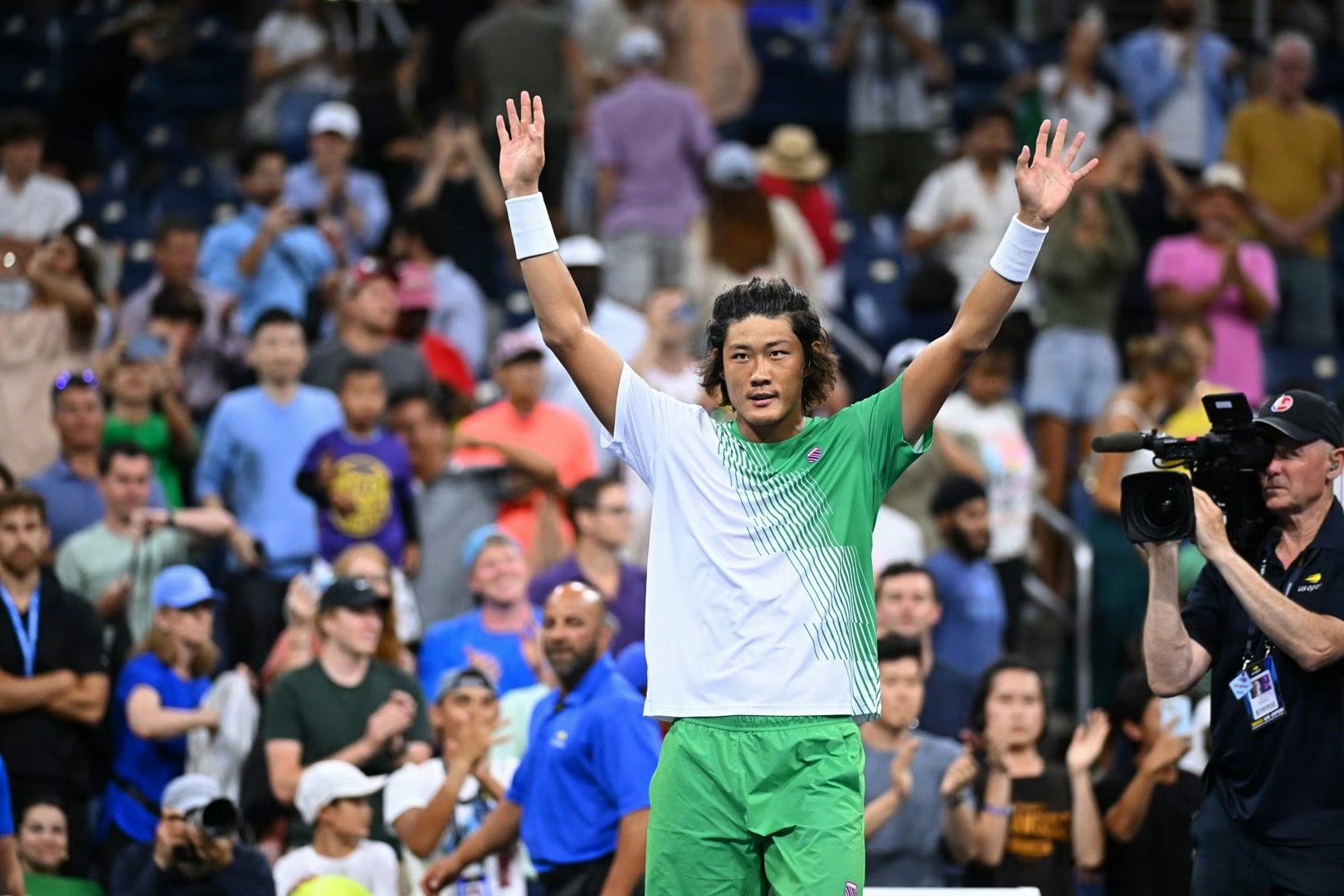 瑞士队逆风战胜对手，成功突围