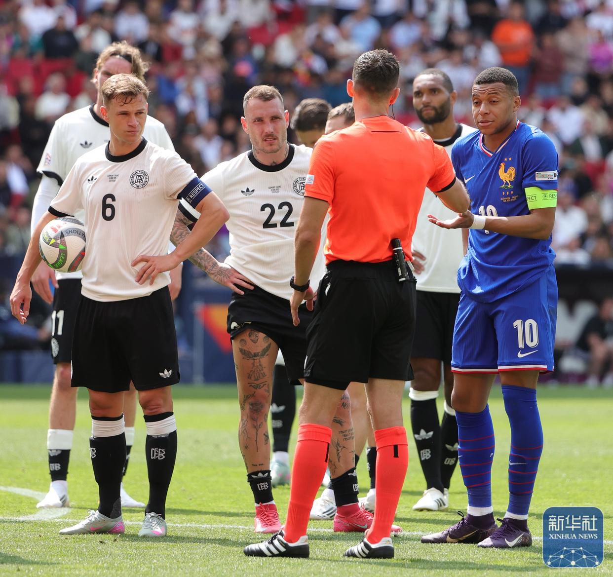 熊猫体育在线-欧国联冠军之争引爆球迷热情，豪门激战正酣