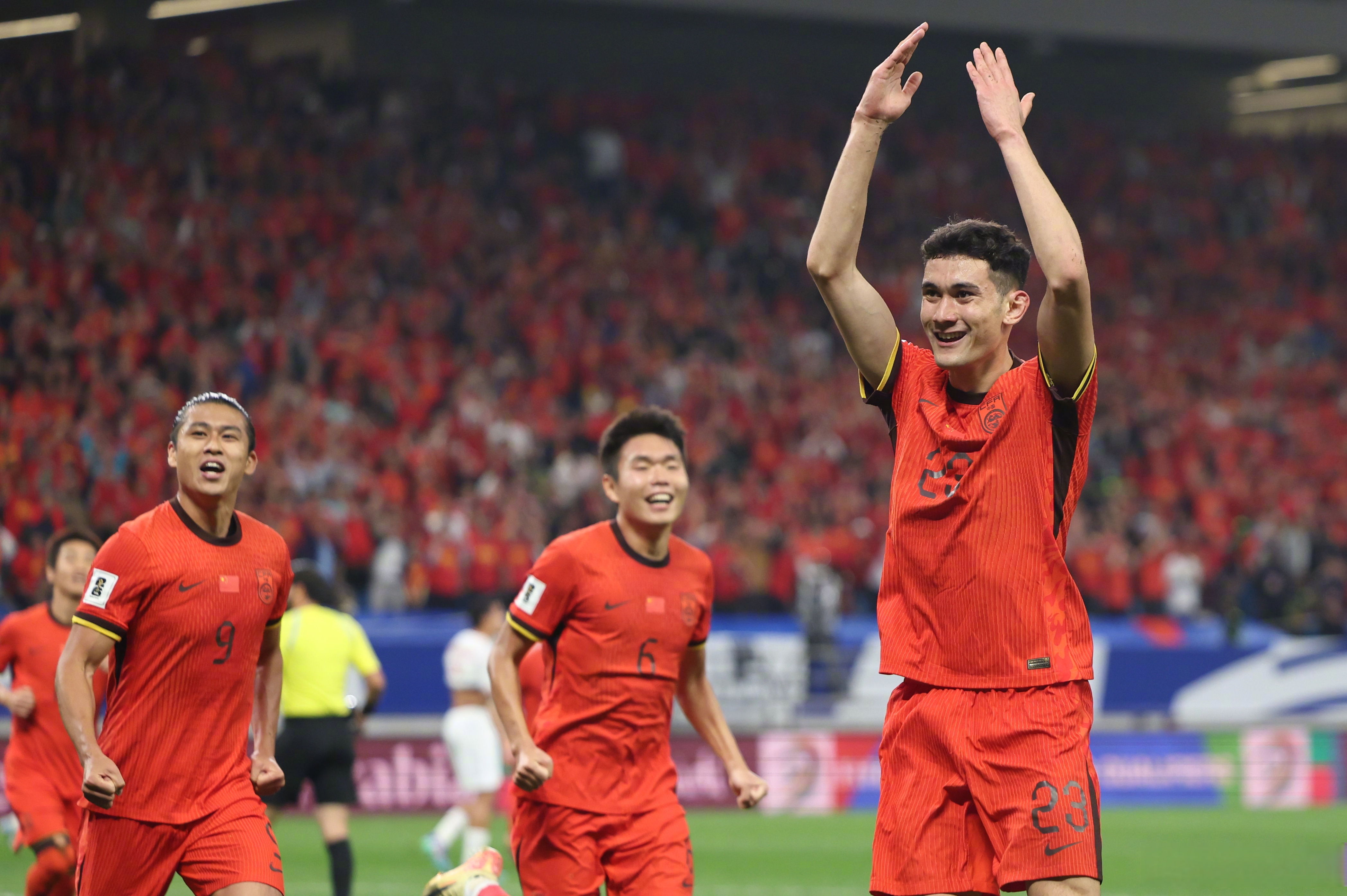 亚洲足球热身赛开战，各队力争晋级四强