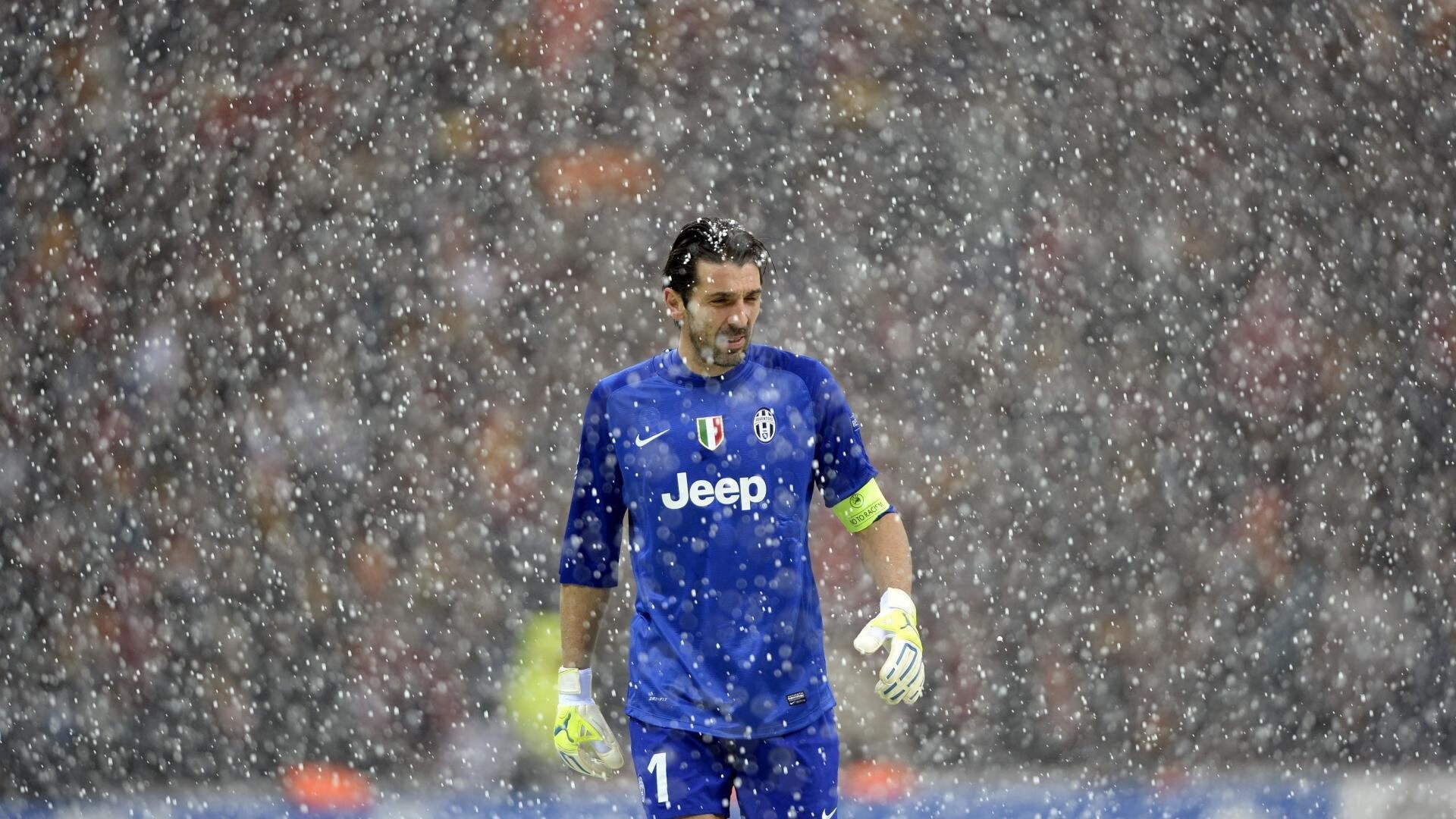 从阿姆斯特丹到安联，当苏亚雷斯在欧冠的夜晚，重现荷兰式的末节奇迹