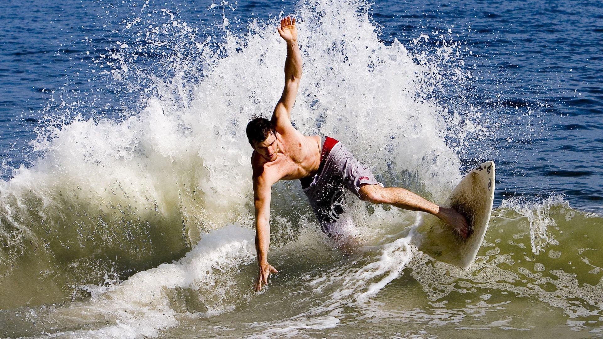 双城记，上海滩的险胜与密尔沃基的接管—当东方坚韧遇见希腊神话